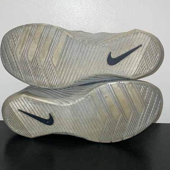 Nike Metcon 6 PRM Metallic Silver Shoe Sz 8.5 - Picture 7 of 10